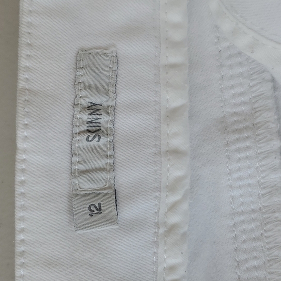 7SEVEN JEANS,SKINNY,EMBELLISHED BACK POCKETS, SMALL ZIPPERED POCKET TAPERED LEG - Picture 14 of 16